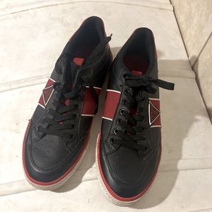 Guess, Size 10, Black, Red & White